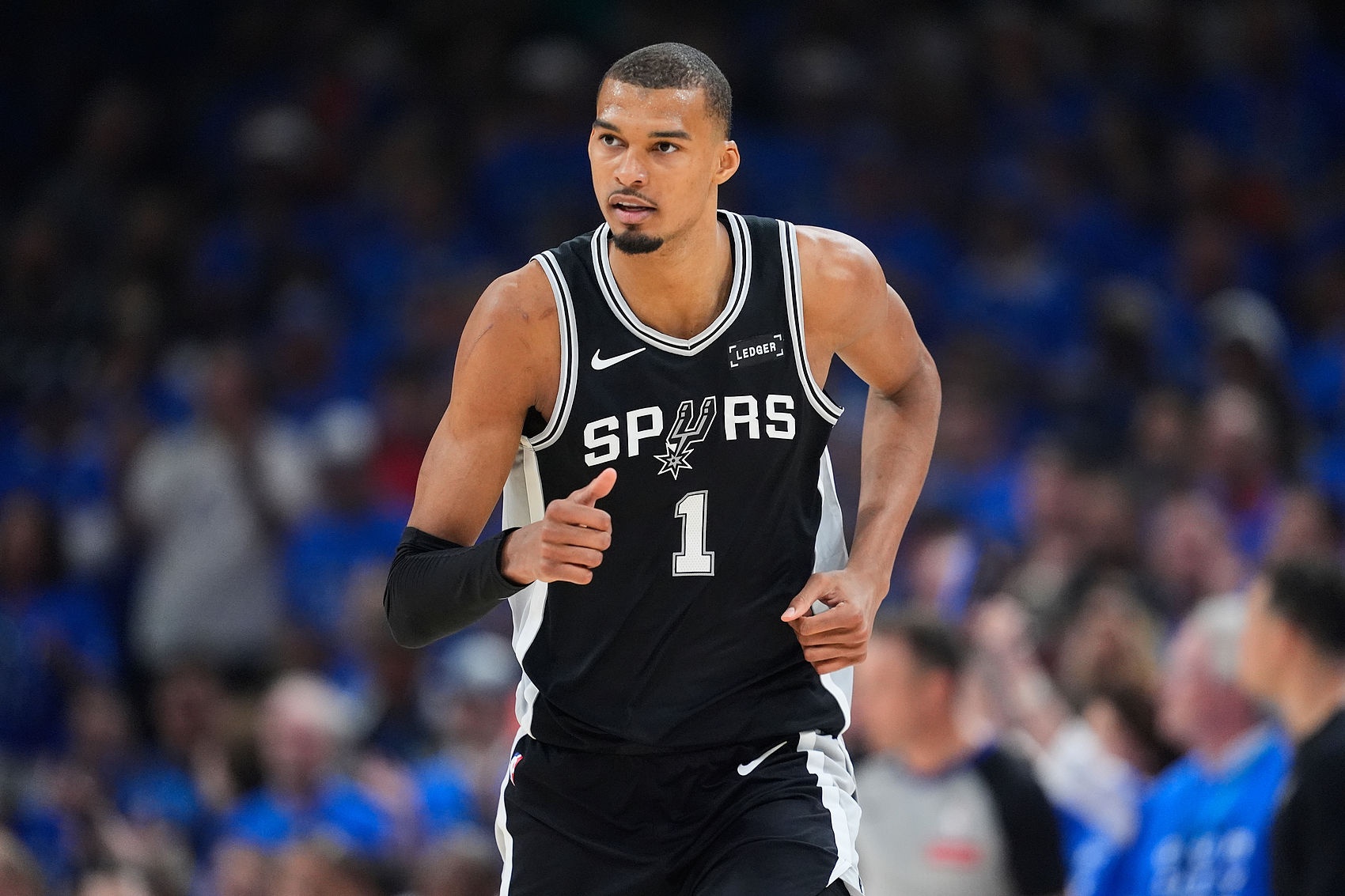 文班亚马恶犯积分达3分，距禁赛仅差一次