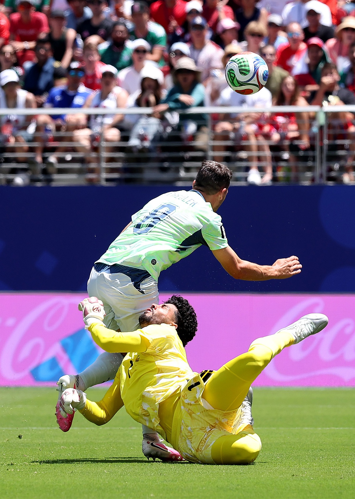 恩博洛点射破僵，瑞士半场1-0领先卡塔尔