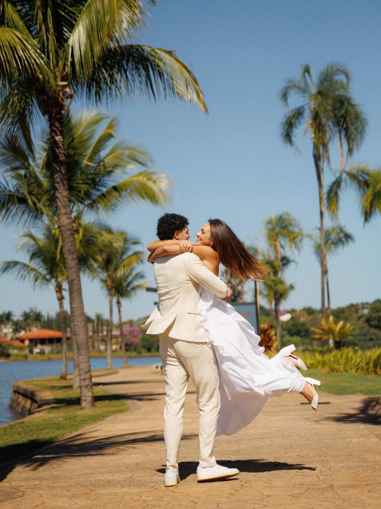 勇士球员桑托斯与沙滩排球运动员完婚