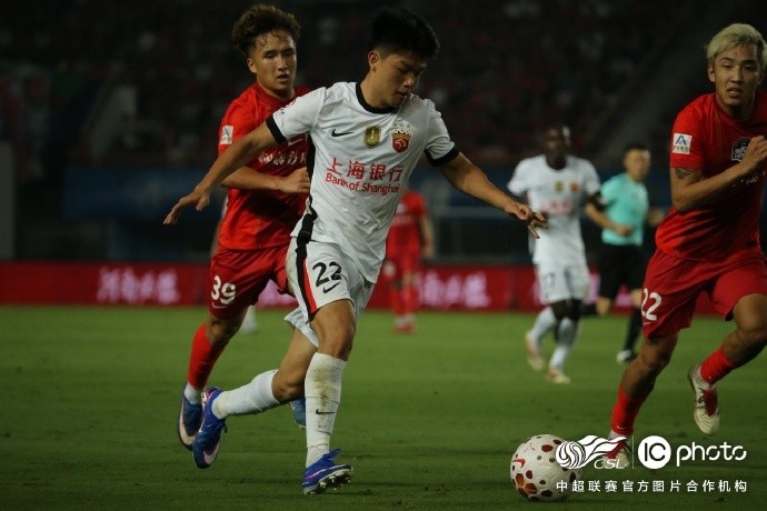海港客场2-1逆转河南，替补克劳德头槌制胜