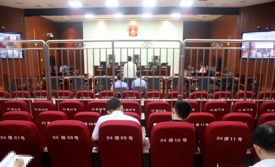 前中甲门将董某某6场放球收64万 获刑1年6个月