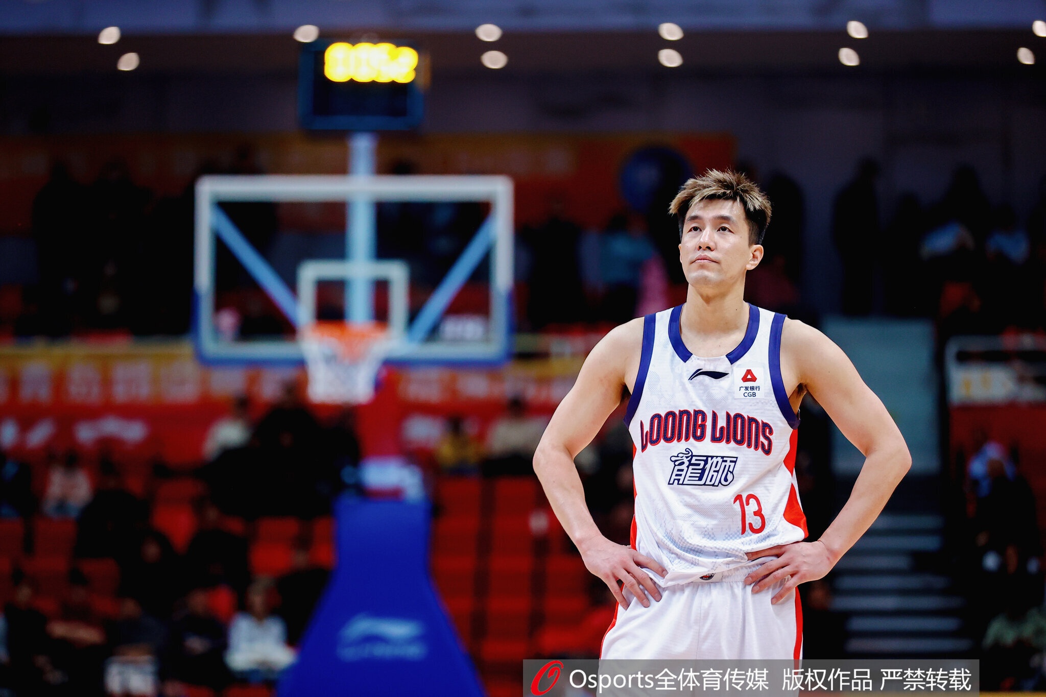 媒体人：广州当年换来郭艾伦希望通过他提升票房 但谁知连遇大伤