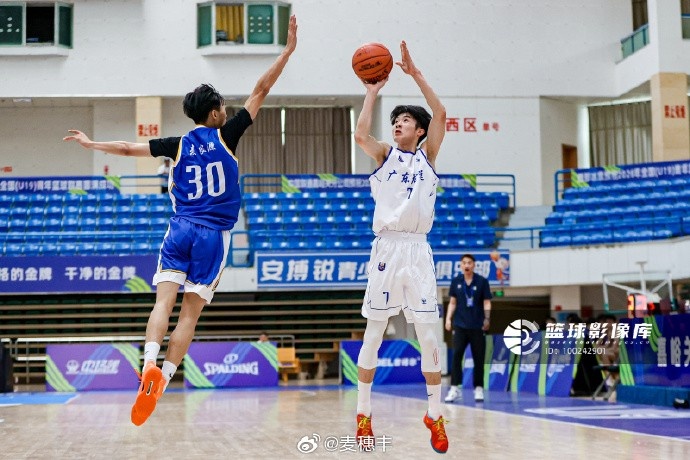 媒体人:广东男篮新秀夏振峰将前往广州龙狮男篮获针对性培养